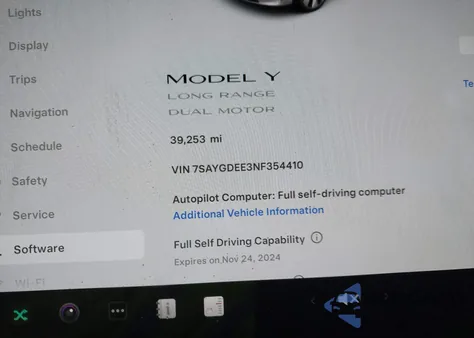 2022 Tesla Model Y Long Range Dual Motor All-Wheel Drive z USA, uszkodzony, nr VIN 7SAYGDEE3NF354410